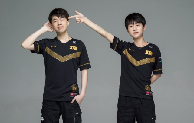 双方激烈的 双方激烈的