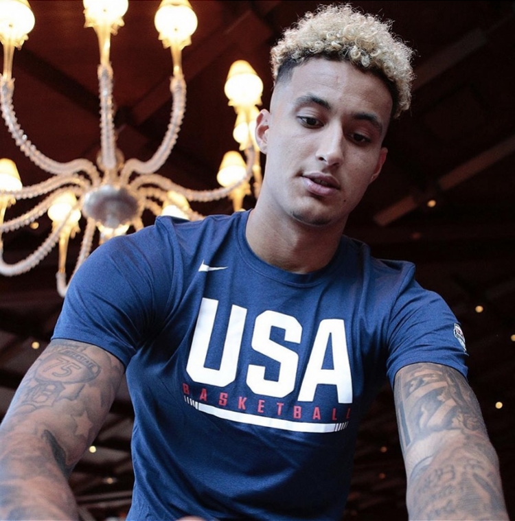 詹姆斯生涯4.5万分，湖人退役23号球衣